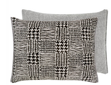 Load image into Gallery viewer, Queluz Velvet Decorative Pillow
